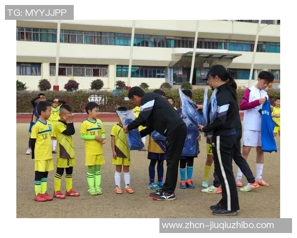 练足球的好处多多不仅增强体质还培养团队精神与意志力