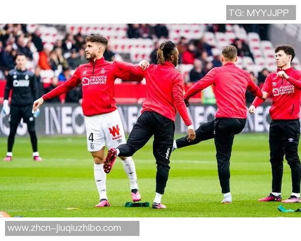 诺丁汉主场迎战纽卡斯全力争胜展现球队实力与斗志